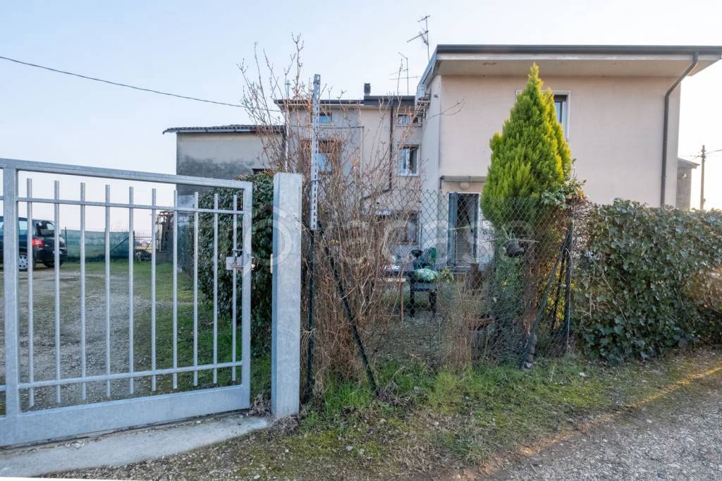 Villa Bifamiliare in vendita a Verona strada Ca' Nova Toro, 27