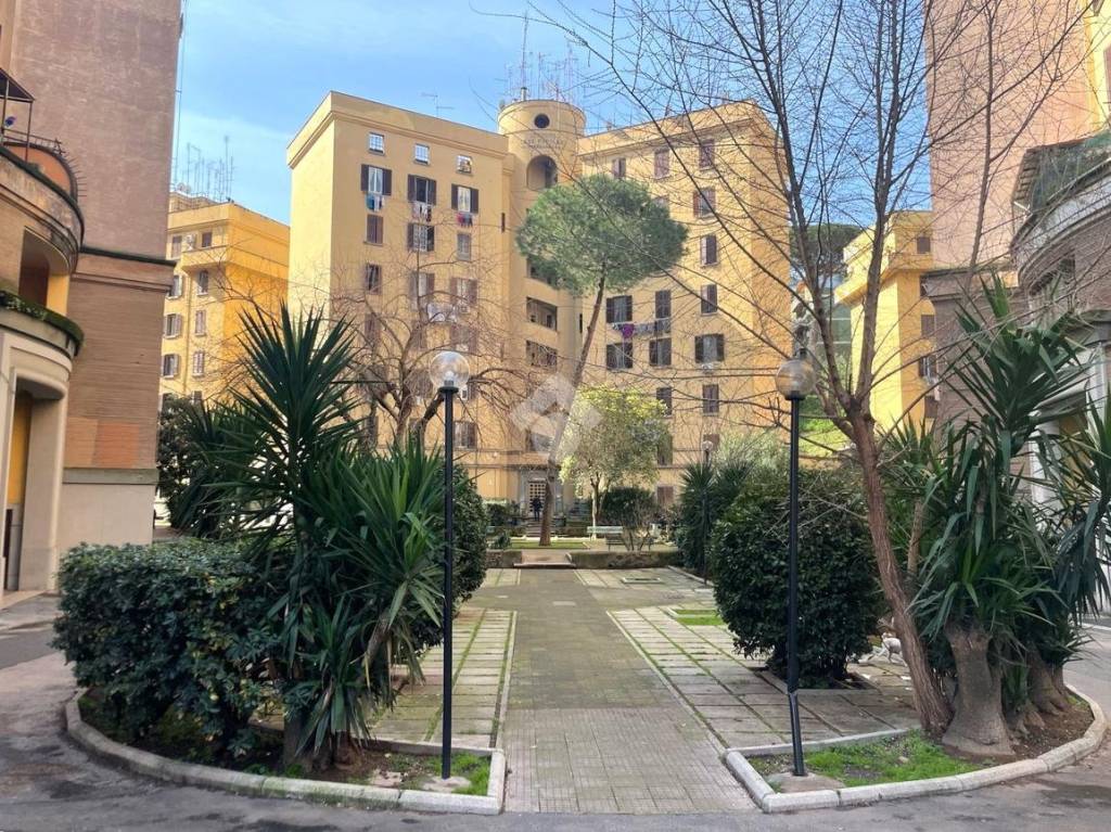 Appartamento in vendita a Roma via di Donna Olimpia, 30