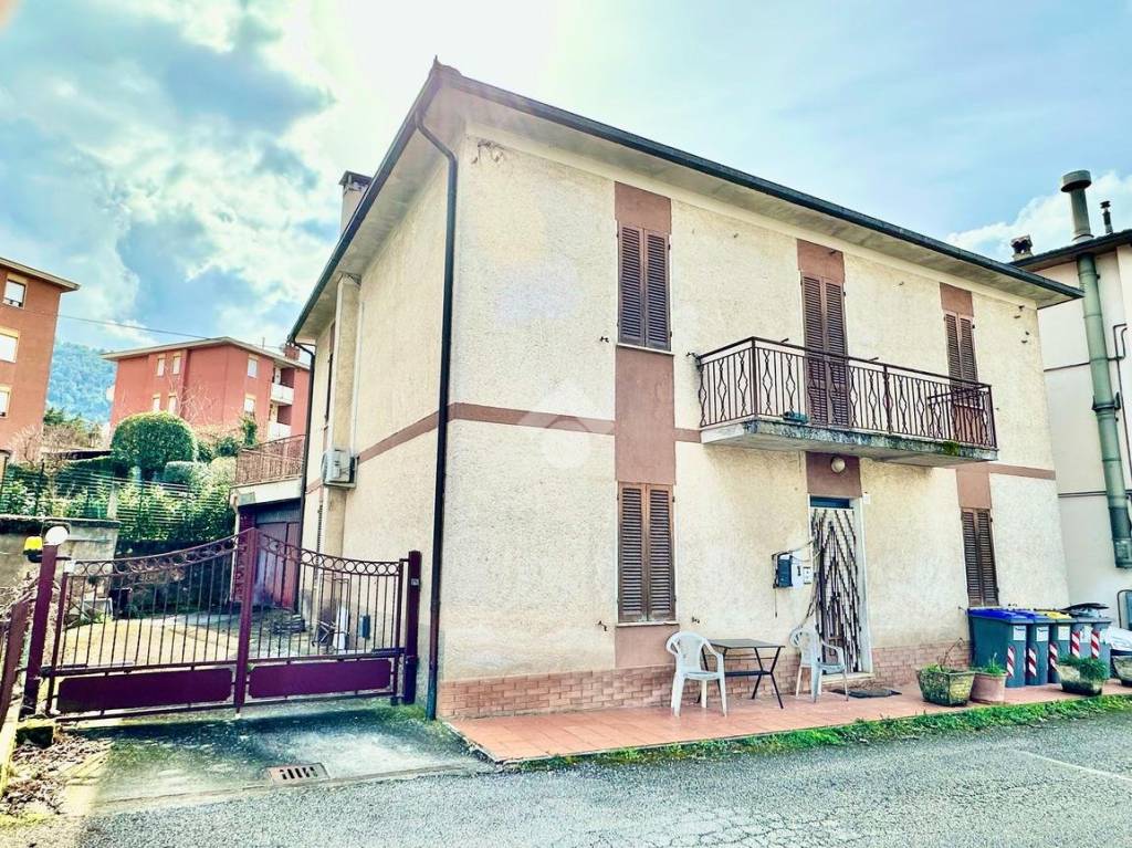 Casa Indipendente in vendita a Spoleto via curiel, 1
