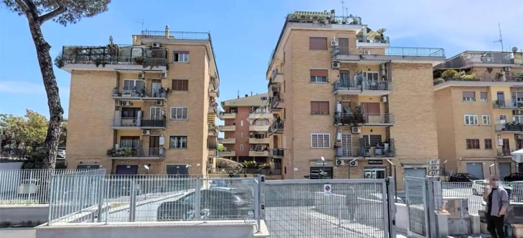 Appartamento in vendita a Roma via Portuense, 821