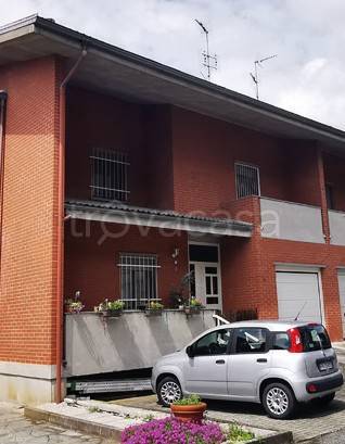 Villa a Schiera in in vendita da privato a Santhià via Dante Alighieri, 9
