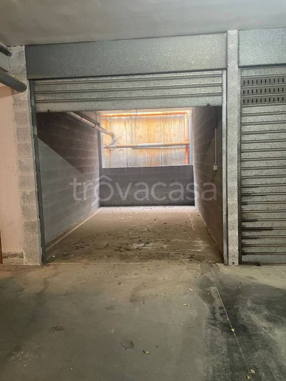 Garage in affitto a Bari via Michele Troisi, 47