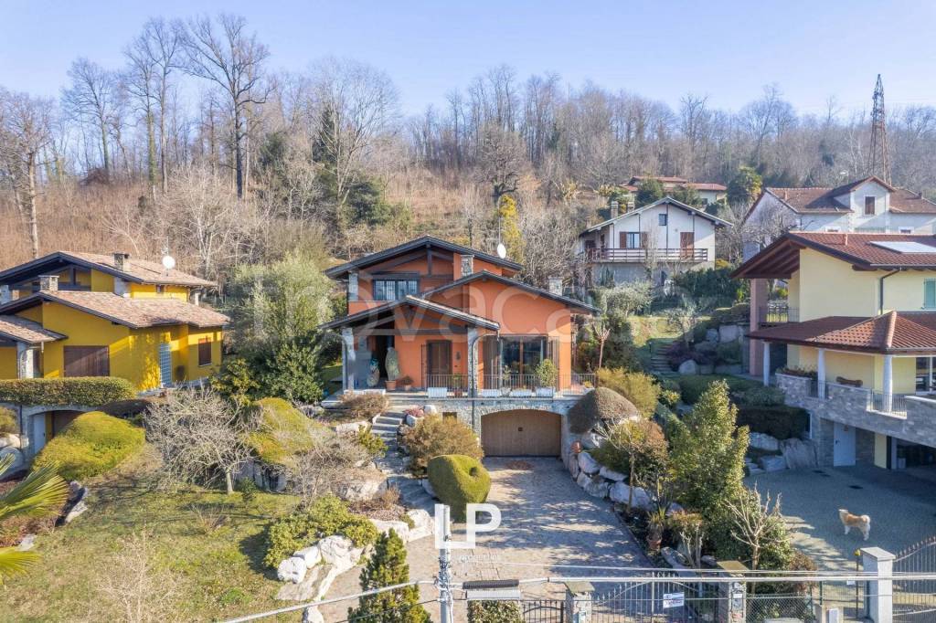Villa in vendita a Besozzo via Lago,