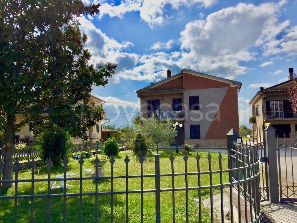 Villa Bifamiliare in in vendita da privato a Trevi via Nuova, 7