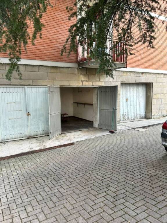 Garage in affitto a Bologna via Vincenzo Bellini