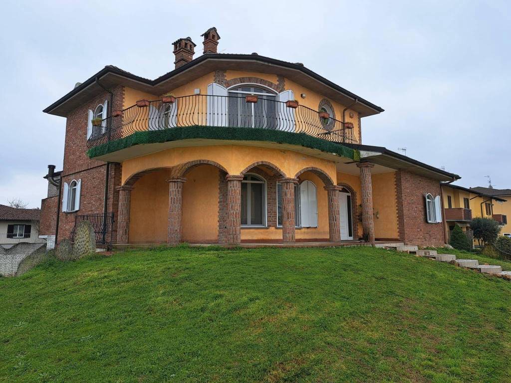 Villa in in vendita da privato a Sommo via Prima Ernesto Laudi