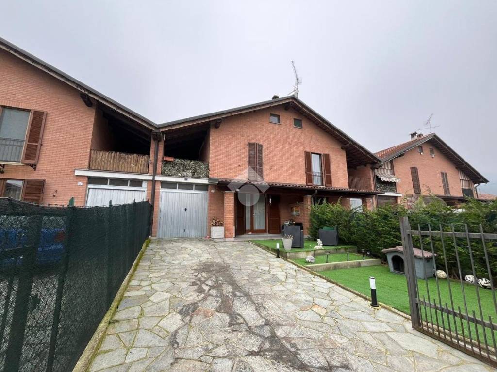 Villa a Schiera in vendita a Lauriano via Cappelletta, 12