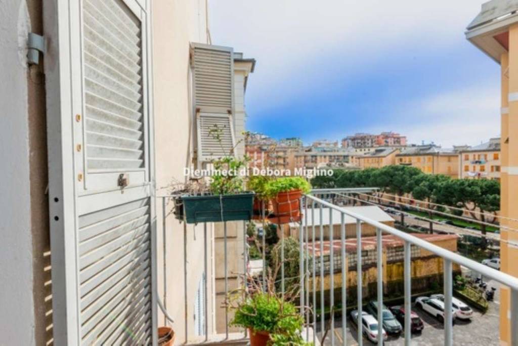 Appartamento in vendita a Genova via Ottava Società Case 9