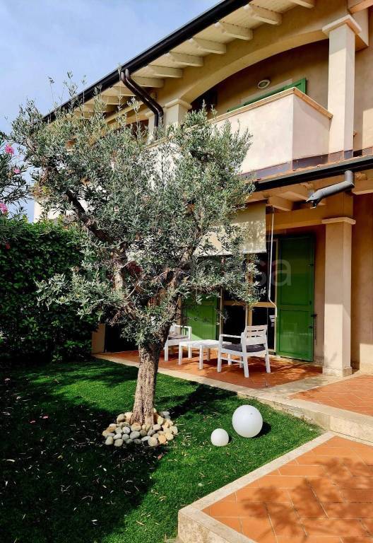 Villa Bifamiliare in in vendita da privato a Sirmione via Beato z. Agostini, 33a
