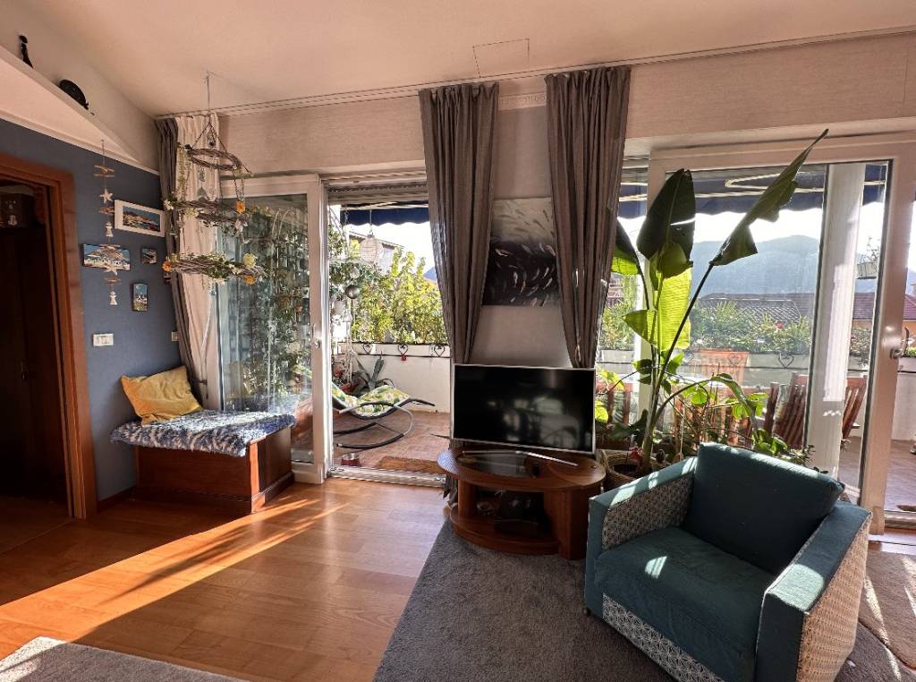Appartamento in vendita a Como via Francesco Crispi