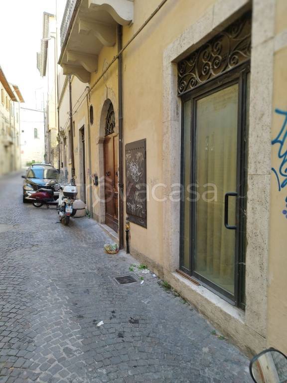 Negozio in in affitto da privato ad Ascoli Piceno via Palestro, 11