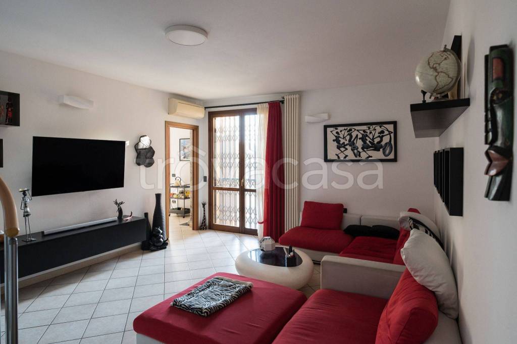 Appartamento in in vendita da privato a Landriano via Marco Biagi, 2