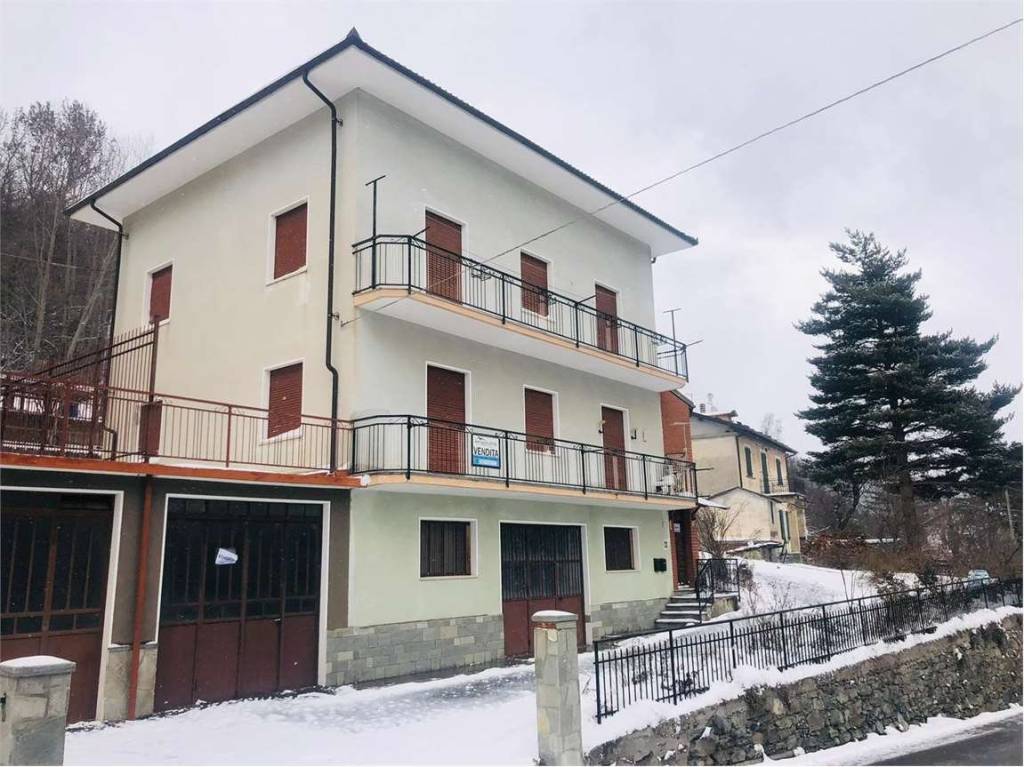 Villa Bifamiliare in vendita a Ormea via Albareto, 16