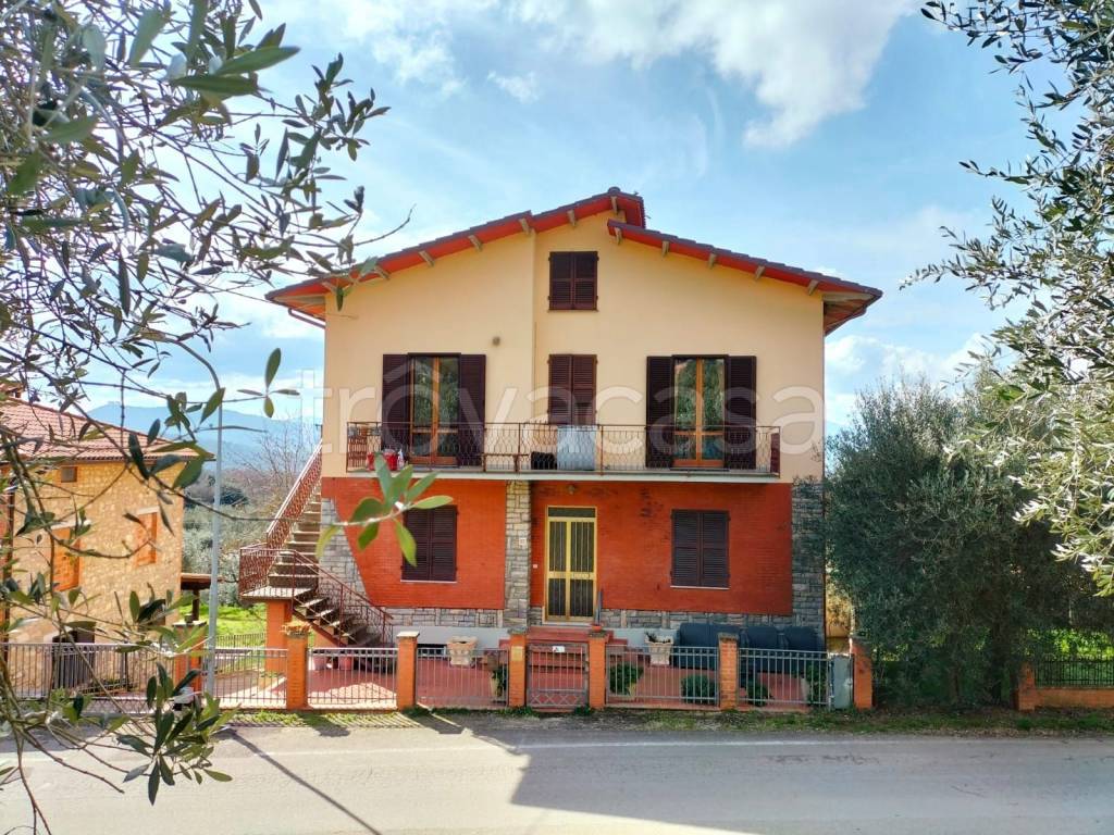 Villa in vendita a Panicale piazza ungaretti 06064