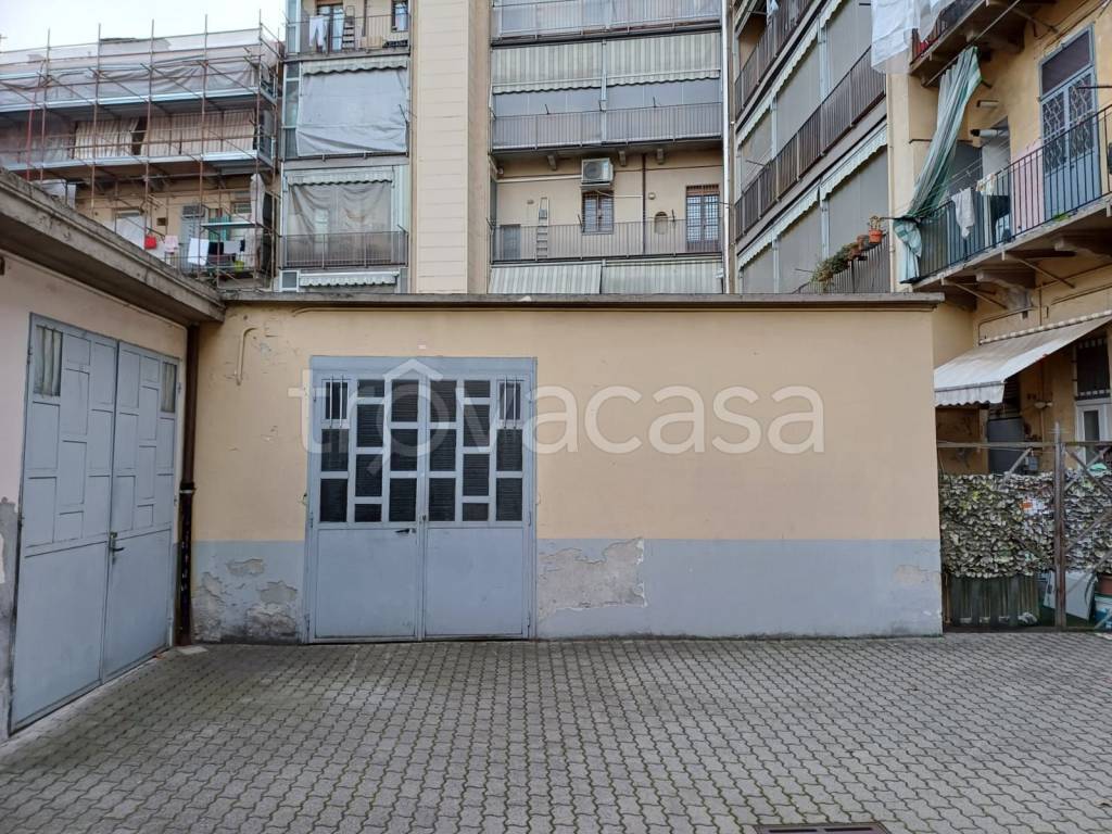 Garage in vendita a Torino via Lombardore, 4