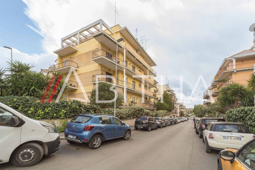 Appartamento in vendita a Roma via Antonio Fogazzaro