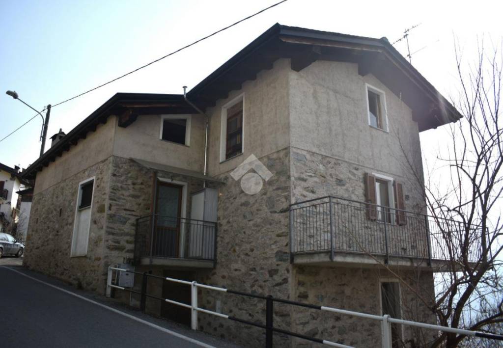 Casa Indipendente in vendita a Montagna in Valtellina via Maiolo