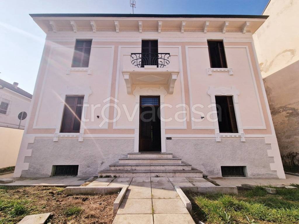 Villa Bifamiliare in vendita a Vigevano via Nazario Sauro, 15