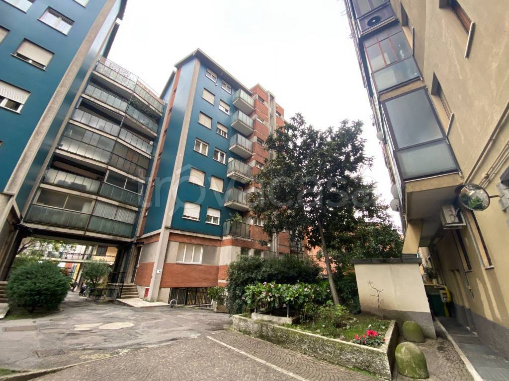 Appartamento in vendita a Milano via Edolo, 46