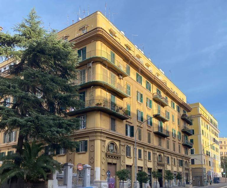 Appartamento in vendita a Roma via La Spezia