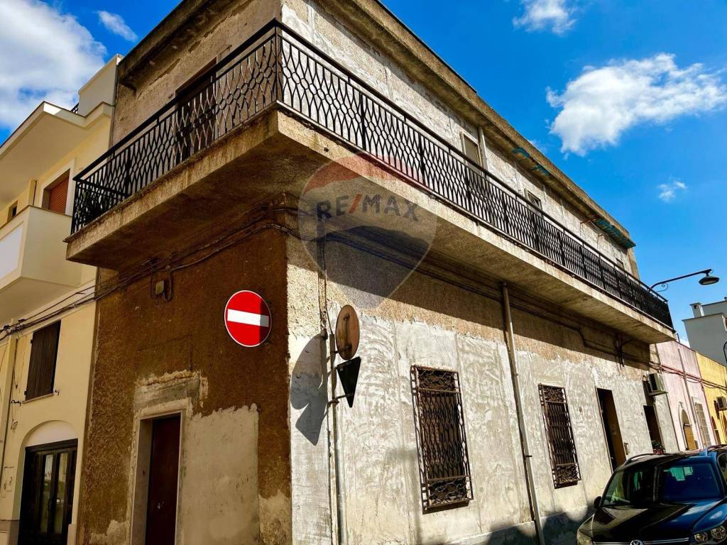 Casa Indipendente in vendita a San Vito dei Normanni via Sacerdote Giuseppe Cavaliere, 2