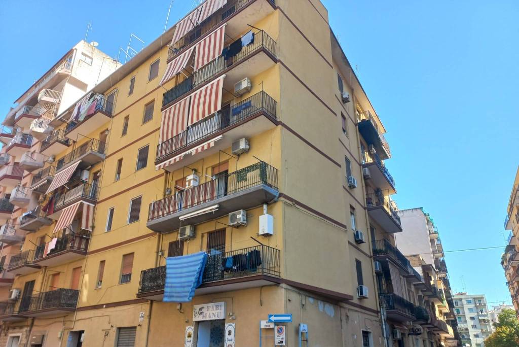 Appartamento in vendita a Taranto via Emilia, 61