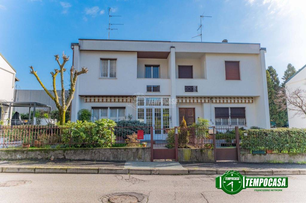 Appartamento in vendita a Legnano via Attilio Agosti
