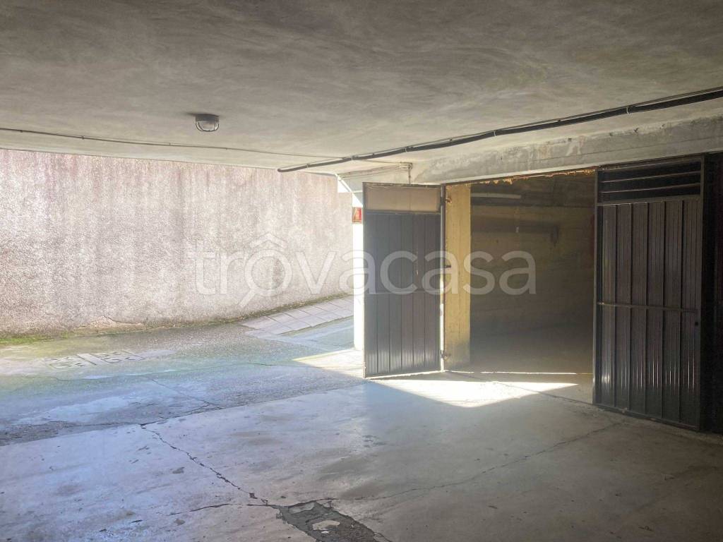 Garage in affitto a Pavia via Giuseppe Marchesi, 19