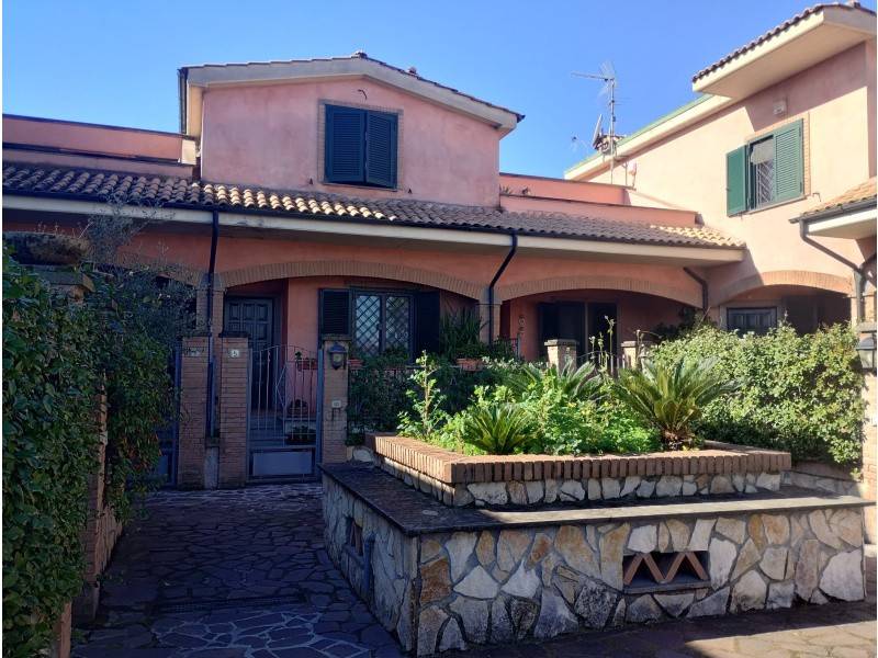 Villa a Schiera in vendita a Guidonia Montecelio via Casal Bianco
