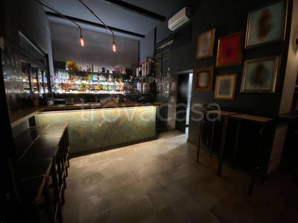 Bar in vendita a Milano via Bergamo, 27