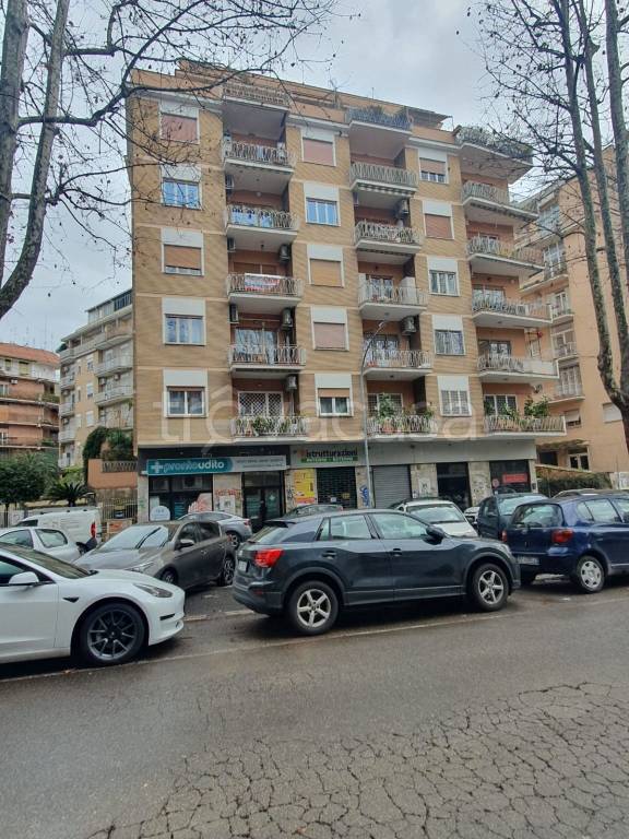 Appartamento in vendita a Roma viale Pantelleria