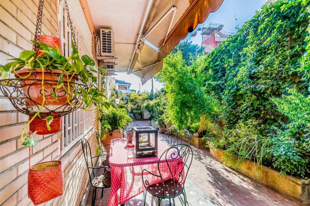 Appartamento in vendita a Roma via Gradoli