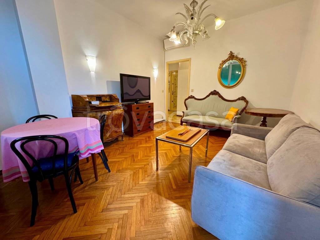 Appartamento in affitto a Milano via Emilio Morosini, 24