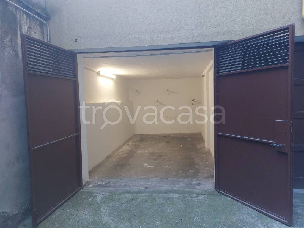 Garage in affitto a Milano viale Angelo Filippetti, 33