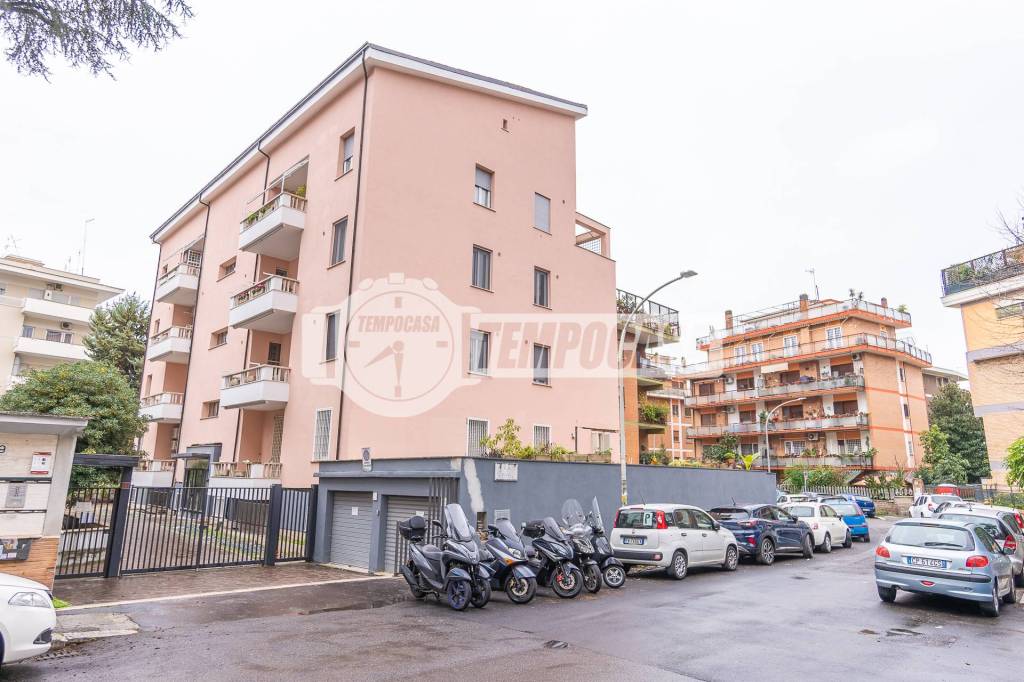 Appartamento in vendita a Roma via Farfa, 21