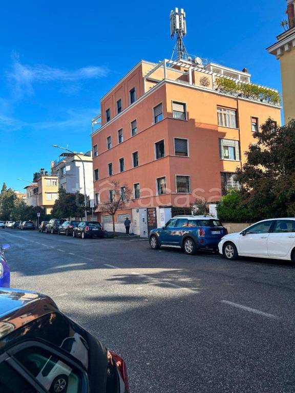 Appartamento in affitto a Roma via Barnaba Oriani, 15