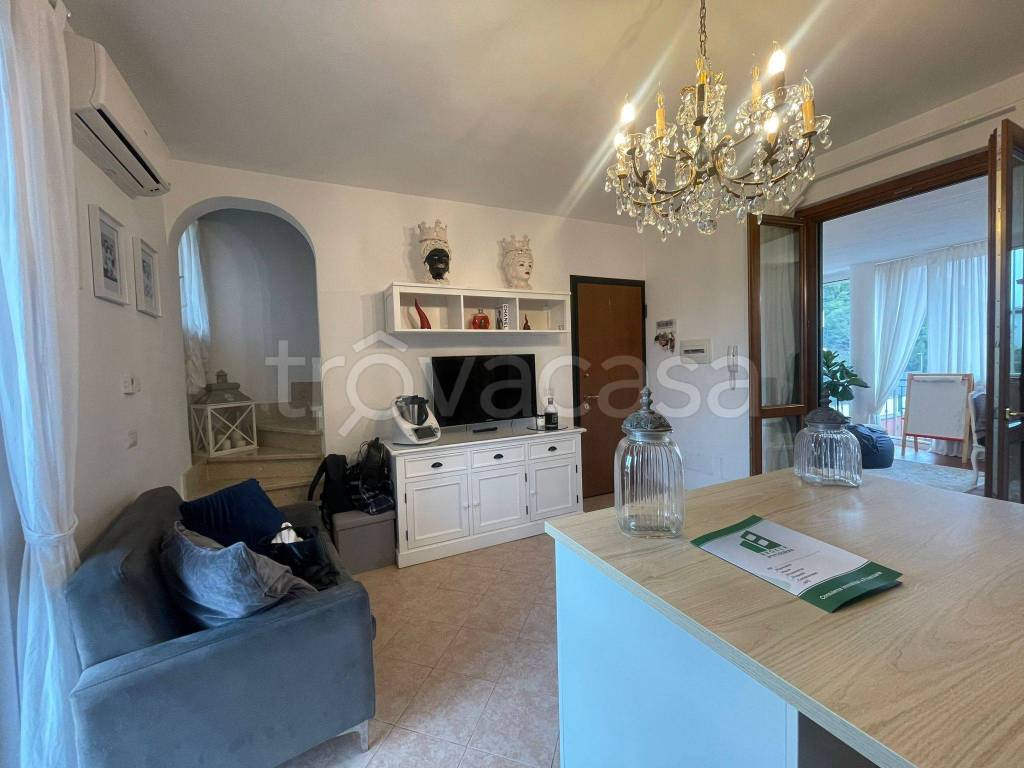 Appartamento in vendita a Roma via Verginia Tonelli, 144