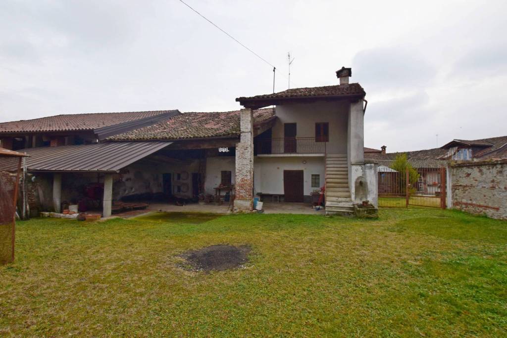 Rustico in vendita a Rocca de' Baldi via Umberto I, 57