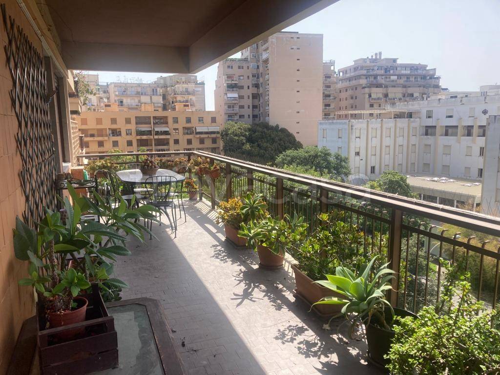 Appartamento in affitto a Palermo via Emanuele Notarbartolo, 12