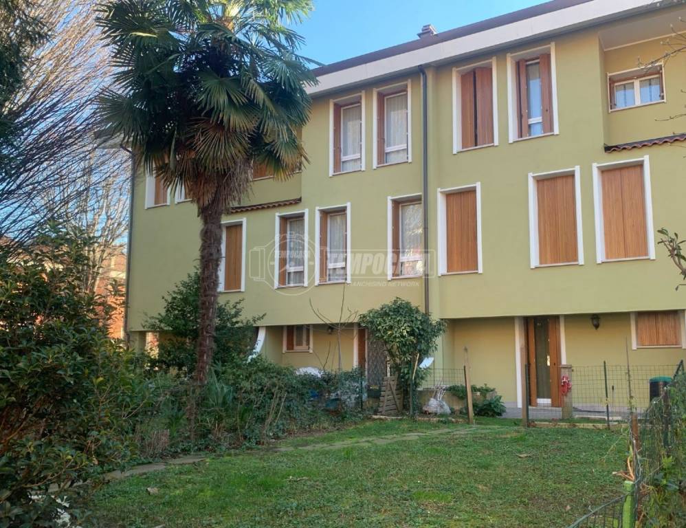 Villa a Schiera in vendita ad Arese via Giacomo Matteotti, 45
