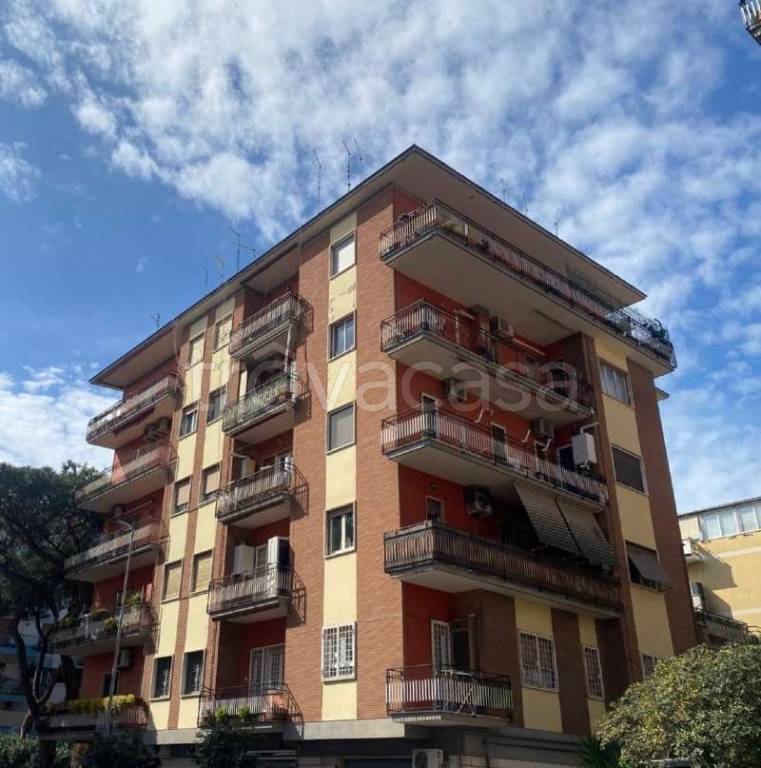Appartamento in vendita a Roma via Capo Poro 18