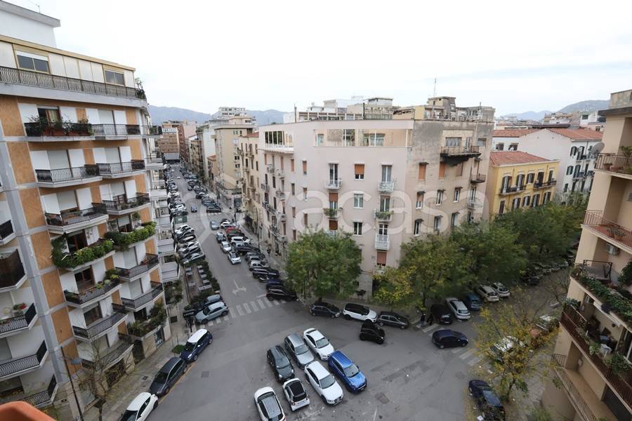 Appartamento in vendita a Palermo via Mario Rapisardi, 13