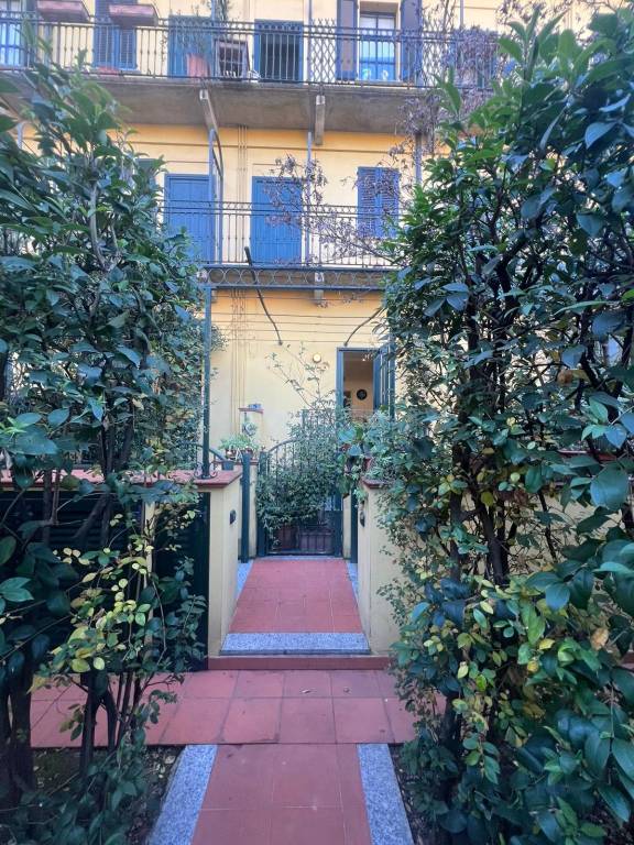 Appartamento in vendita a Milano via Nino Bixio
