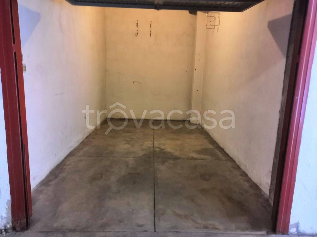 Garage in affitto a Trento via Giacomo Matteotti, 41