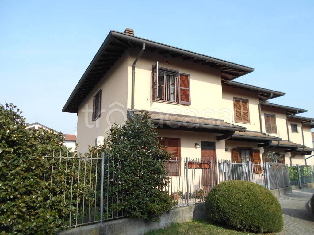 Villa a Schiera in vendita a Giussano via Giuseppe Garibaldi