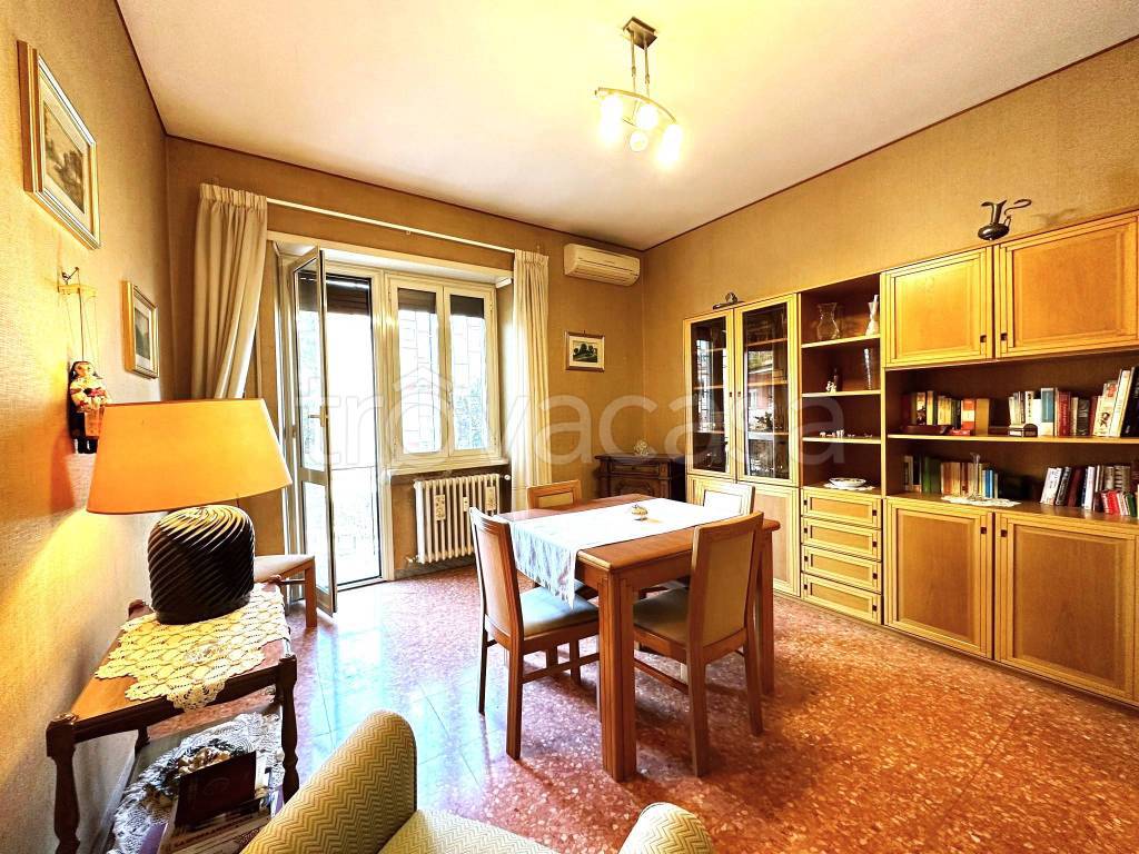 Appartamento in vendita a Roma via Capena, 20