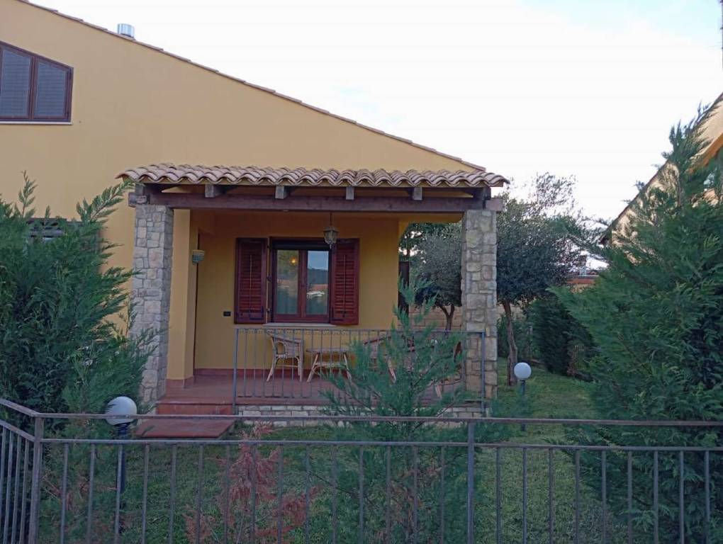 Villa Bifamiliare in vendita a Campofelice di Roccella via Madonnina di Gibilmanna