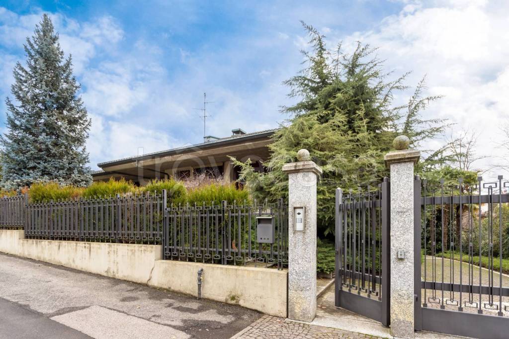 Villa in vendita a Carate Brianza via giacomo battiglia, 6