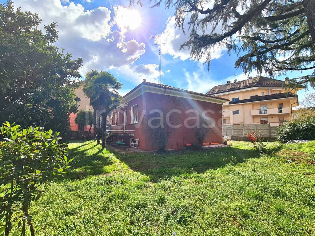 Villa in vendita a Canegrate via Damiano Chiesa, 9