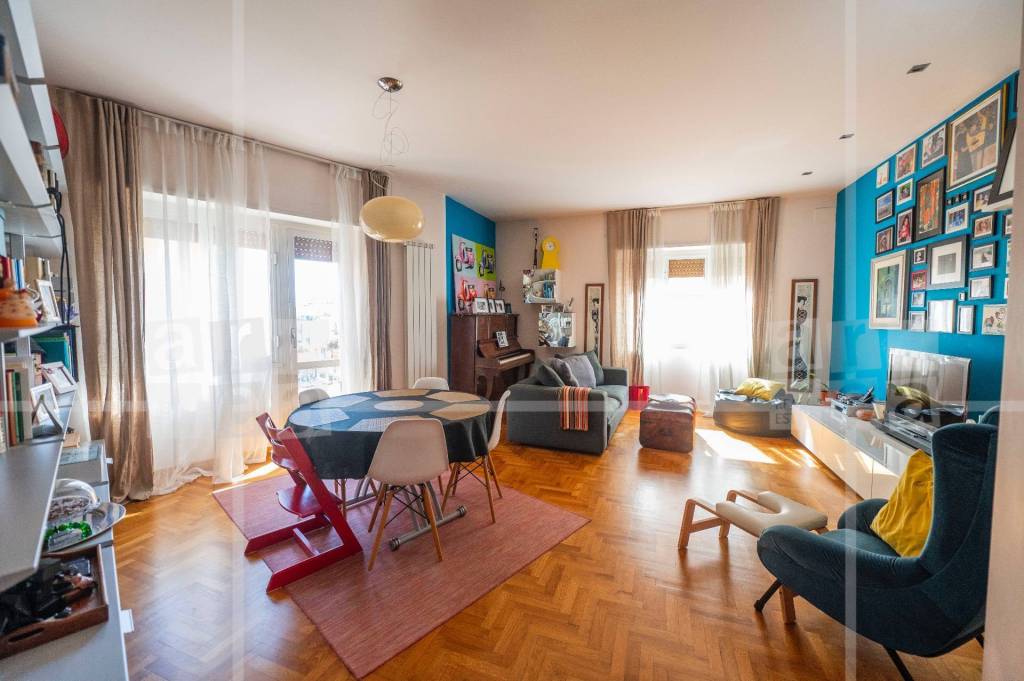 Appartamento in vendita a Roma via Luca Seri, 2